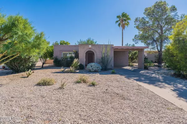 445 W Rio Santa Cruz, Green Valley, AZ 85614