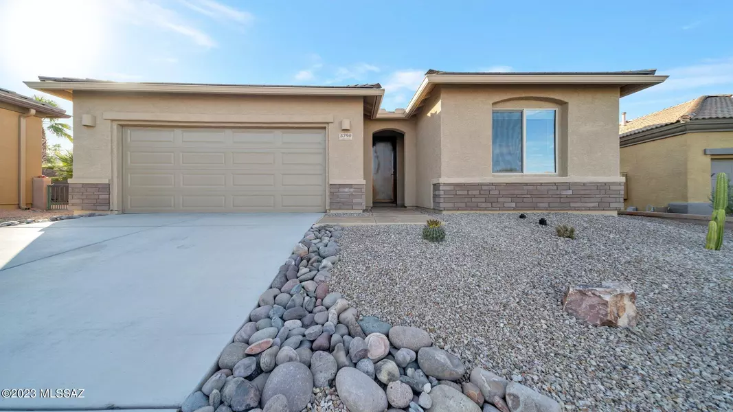 5790 S Lowry Canyon Place, Green Valley, AZ 85622