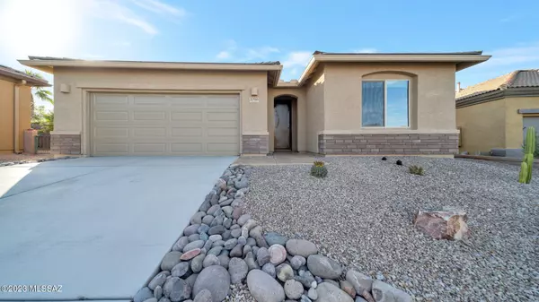 5790 S Lowry Canyon Place, Green Valley, AZ 85622