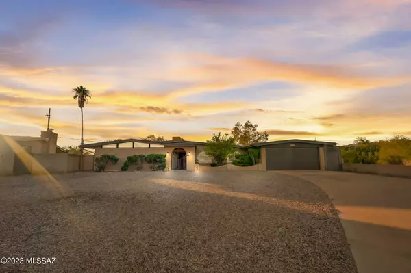 8902 E Maple Leaf Drive, Tucson, AZ 85710