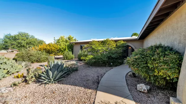 1010 N Placita Yoas, Green Valley, AZ 85614