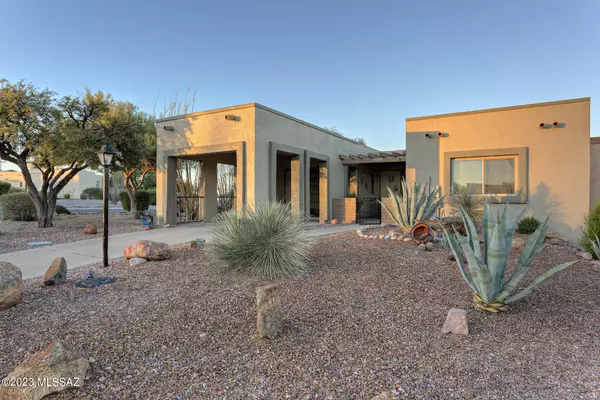 1222 W Camino Velasquez, Green Valley, AZ 85622