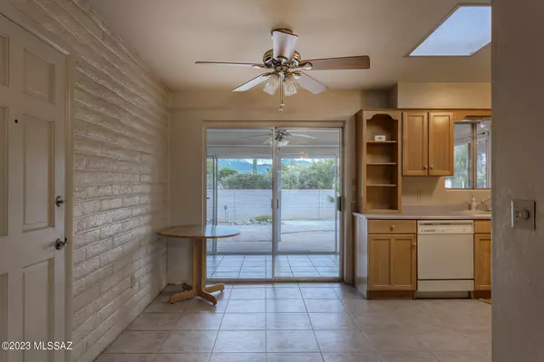 Green Valley, AZ 85614,935 S La Higuera