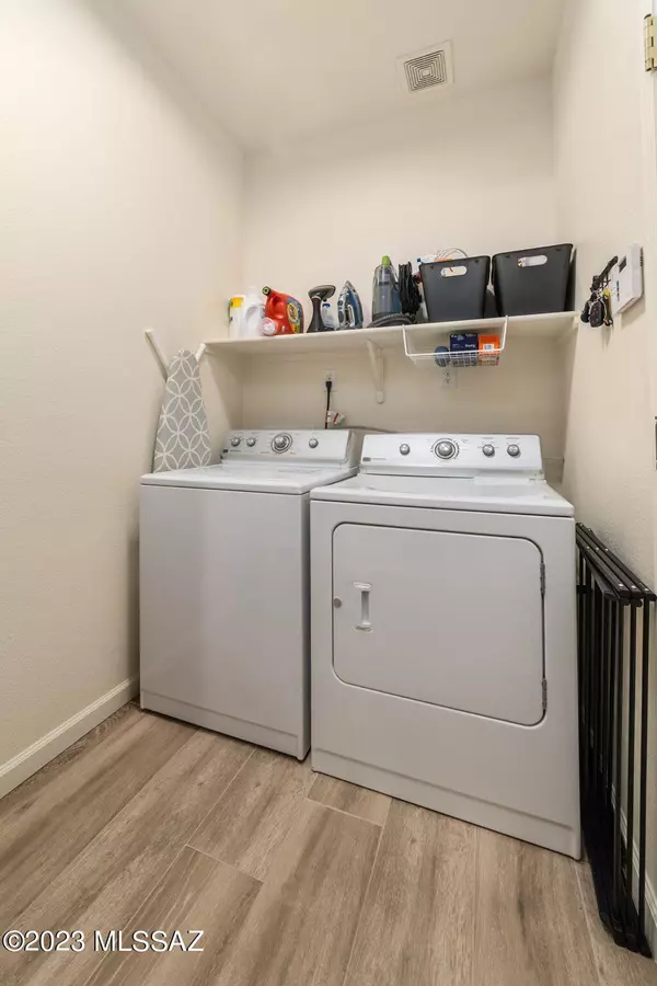 9237 N Centipede Avenue Tucson, AZ 85742