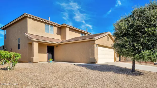 766 W Flaming Arrow Drive, Green Valley, AZ 85614