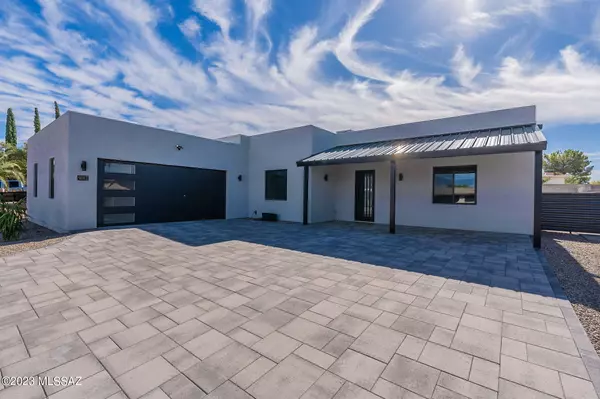 9042 E Maple Leaf Drive, Tucson, AZ 85710