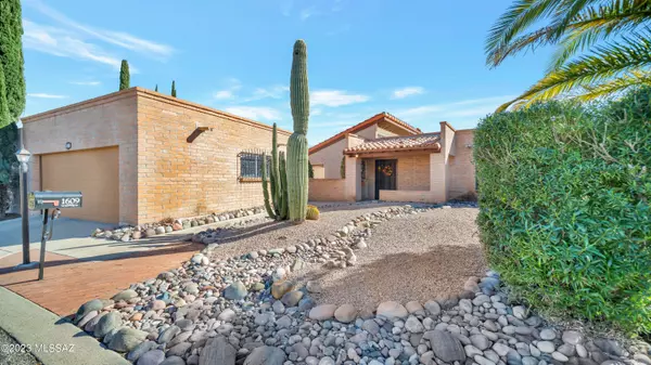 1609 W Calle Hacienda, Green Valley, AZ 85622