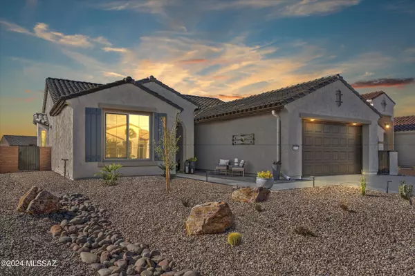 1374 E Claystone Drive, Green Valley, AZ 85614