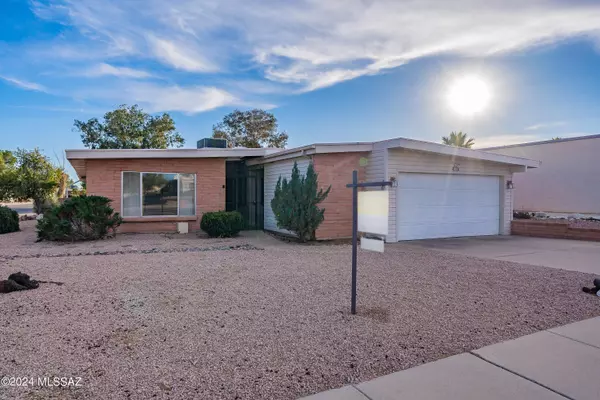 425 W San Ignacio, Green Valley, AZ 85614