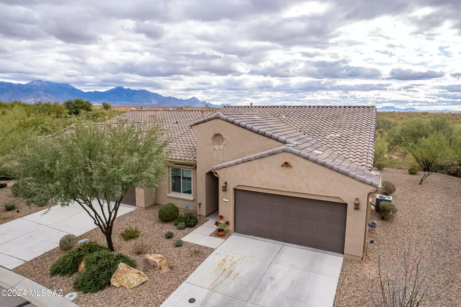 797 N Broken Hills Drive, Green Valley, AZ 85614