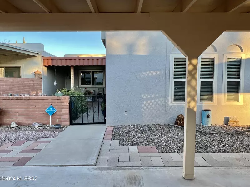 320 N Camino Del Vate, Green Valley, AZ 85614