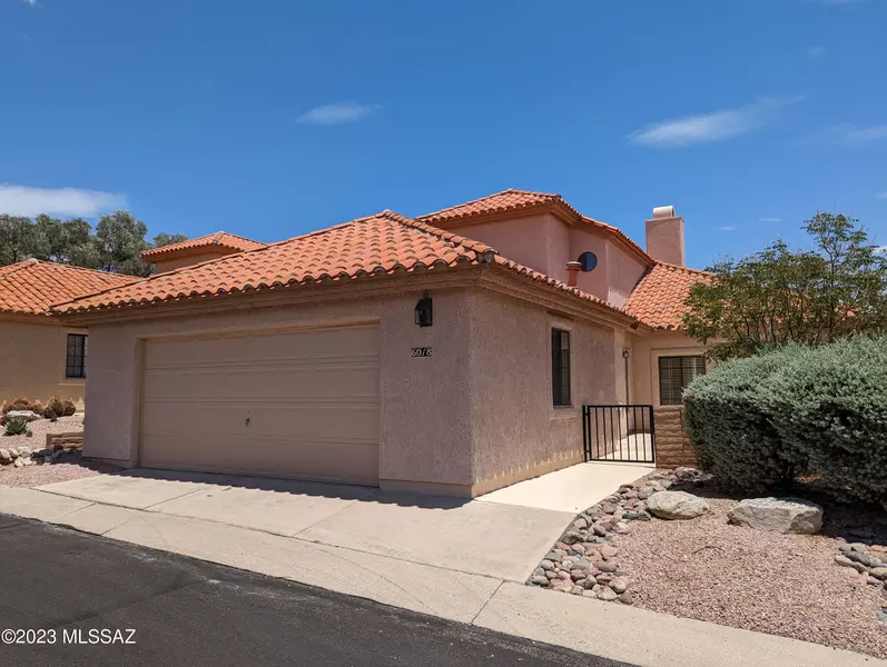 6018 N Moon Crest Drive, Tucson, AZ 85718