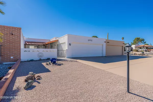 246 E Paseo De Golf, Green Valley, AZ 85614