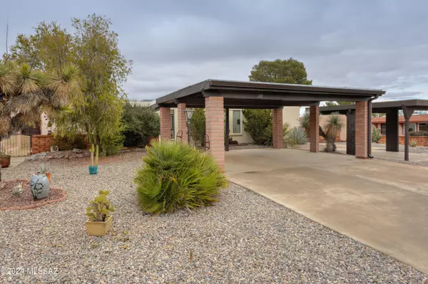 110 W Calle Del Chancero, Green Valley, AZ 85614