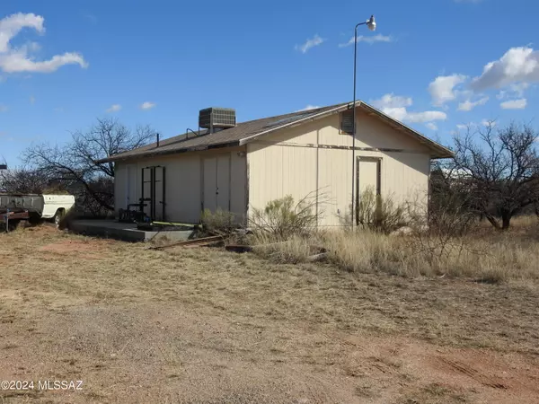 Benson, AZ 85602,25195 E Arapaho Trail