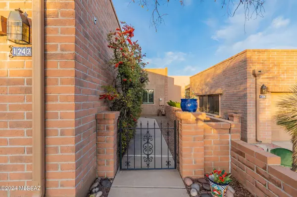 Green Valley, AZ 85622,1242 W Camino Del Pato