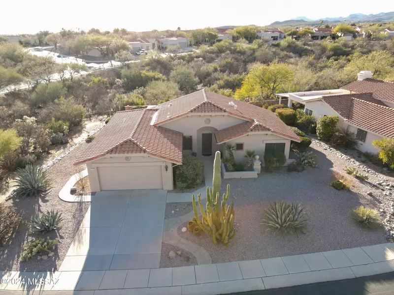 14425 N Crown Point Drive, Oro Valley, AZ 85755