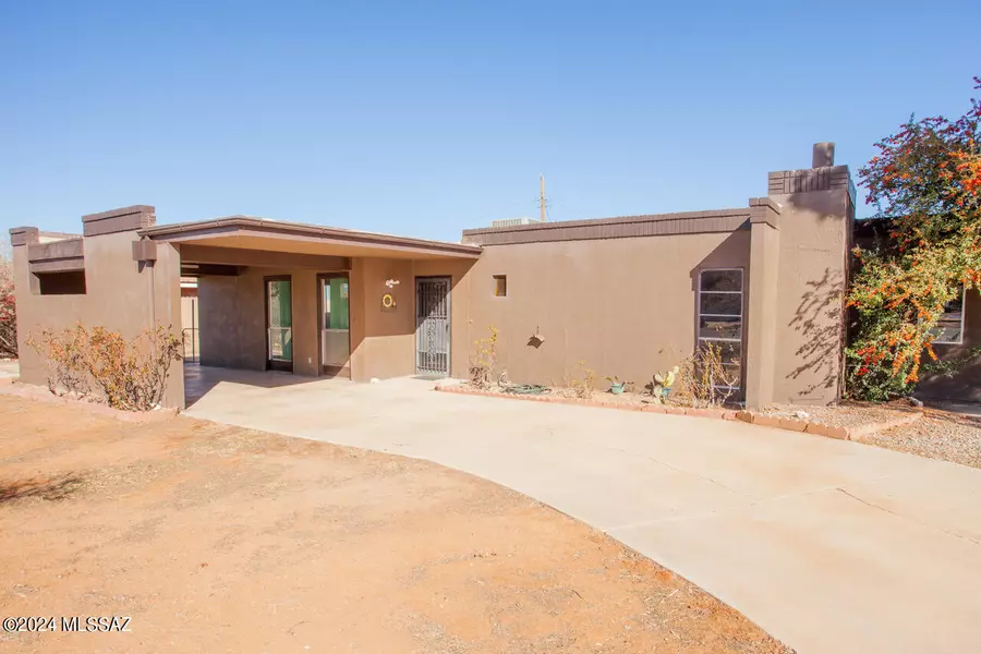 310 N Flynn Jans Court, Pearce, AZ 85625