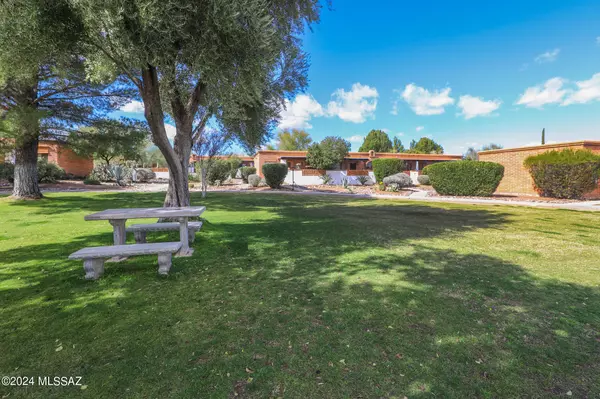 Green Valley, AZ 85614,230 S Paseo Sarta  #A