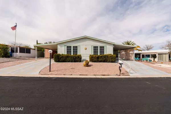 242 W Tuna Drive, Green Valley, AZ 85614