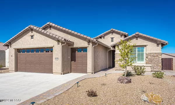 1425 E Claystone Drive, Green Valley, AZ 85614