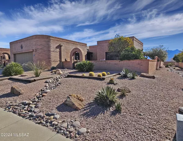 3881 S Via Del Tordo,  Green Valley,  AZ 85622