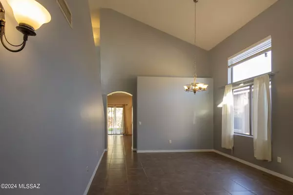 Sahuarita, AZ 85629,453 E Camino Rancho Seguro