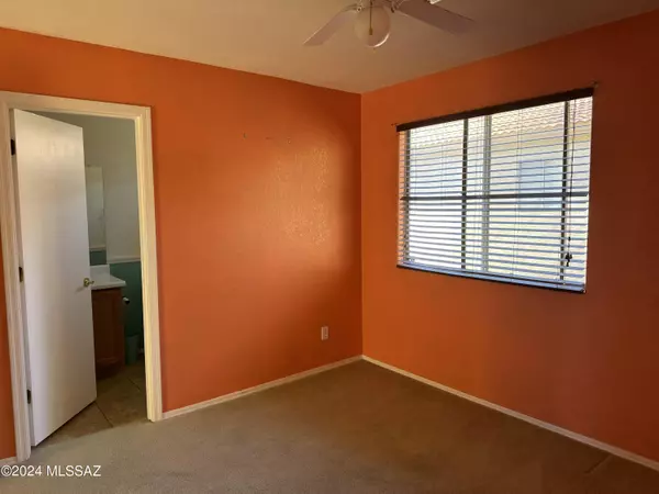 Tucson, AZ 85743,6588 W Hassayampa Place