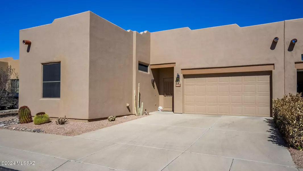 1006 W Via Del Placio, Green Valley, AZ 85614