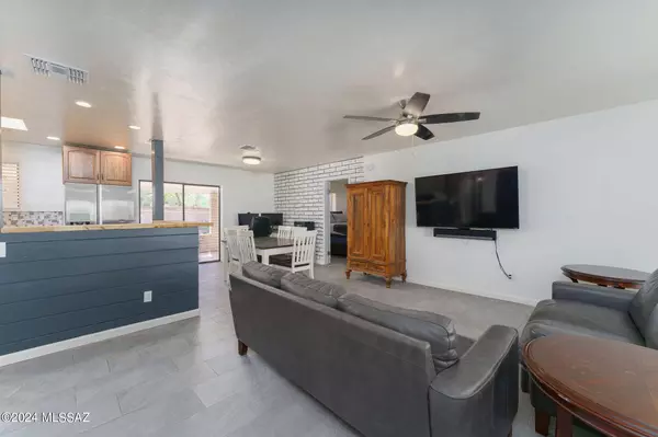 Corona De Tucson, AZ 85641,17 W William Carey Street