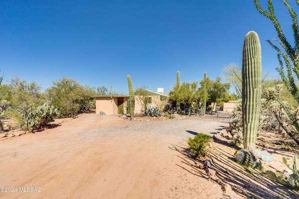 6149 N Van Ark Road, Tucson, AZ 85743