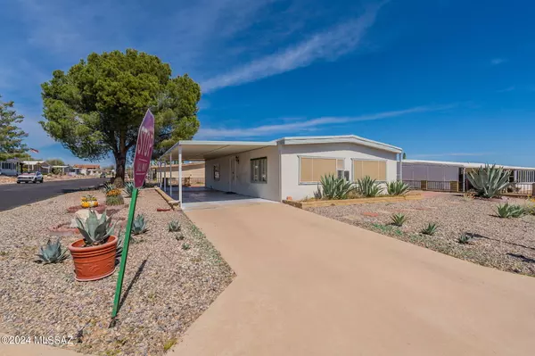 282 W Cumaro Drive, Green Valley, AZ 85614