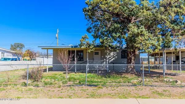 121 E Apache Street, Huachuca City, AZ 85616