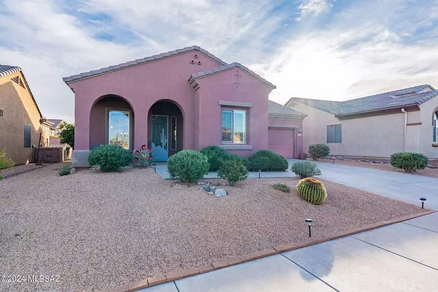 2067 W Demetrie Canyon Drive, Green Valley, AZ 85622