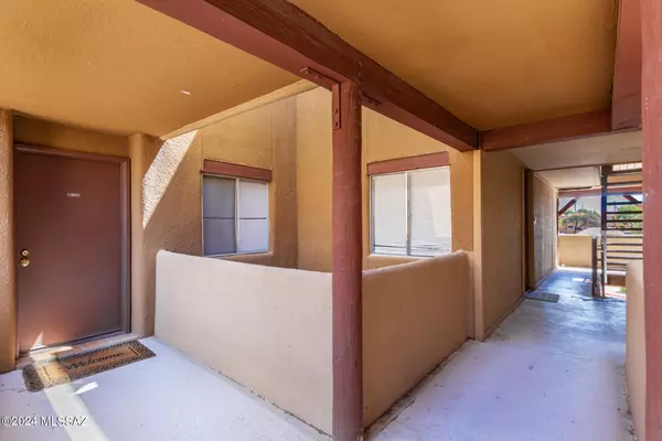 1810 E Blacklidge Drive #411,  Tucson,  AZ 85719