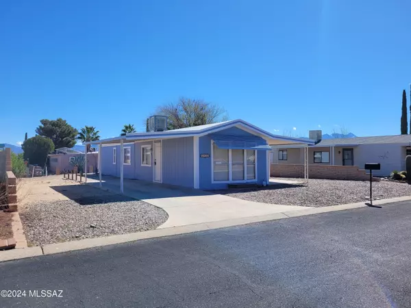 1832 N Pacana Way, Green Valley, AZ 85614