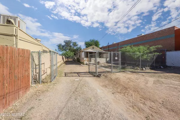 Tucson, AZ 85705,127 E Flores Street