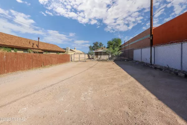 127 E Flores Street, Tucson, AZ 85705