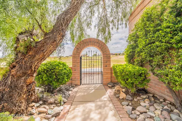 Green Valley, AZ 85622,1590 W Camino Urbano