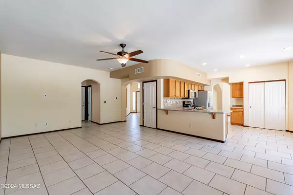 Sahuarita, AZ 85629,372 E Thomas Jefferson Way