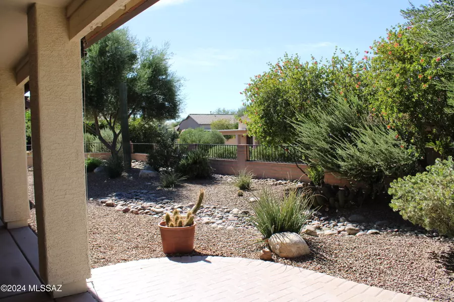 1451 N Old Adobe Drive, Green Valley, AZ 85614