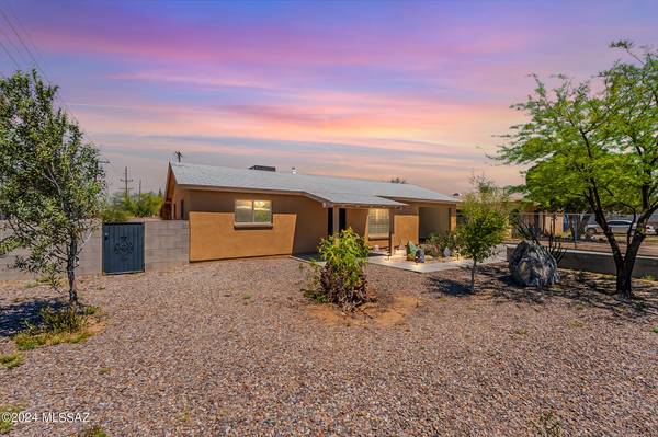 766 W Santa Paula Street,  Tucson,  AZ 85706