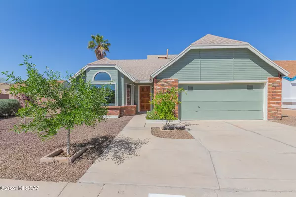 7801 N Roundstone Drive, Tucson, AZ 85741