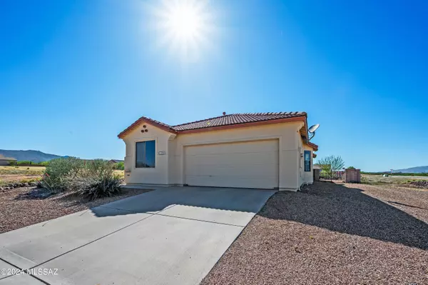 1689 S Moonshadow Drive, Benson, AZ 85602