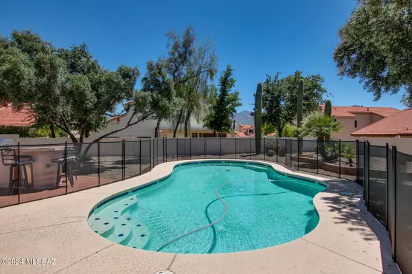 Oro Valley, AZ 85737,911 W Graythorn Place