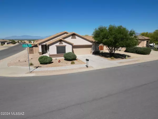 698 W Via Rosaldo, Green Valley, AZ 85614