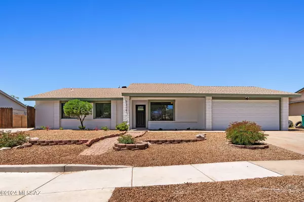 7349 N Heathcliff Avenue, Tucson, AZ 85741