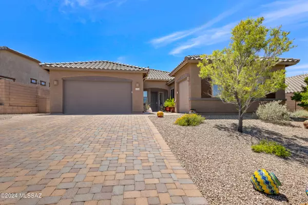 6765 W Red Hawk Place, Marana, AZ 85658