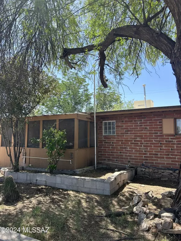 1347 W Thurber Place,  Tucson,  AZ 85705