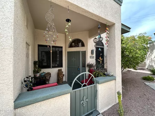 2372 W Via Di Silvio, Tucson, AZ 85741